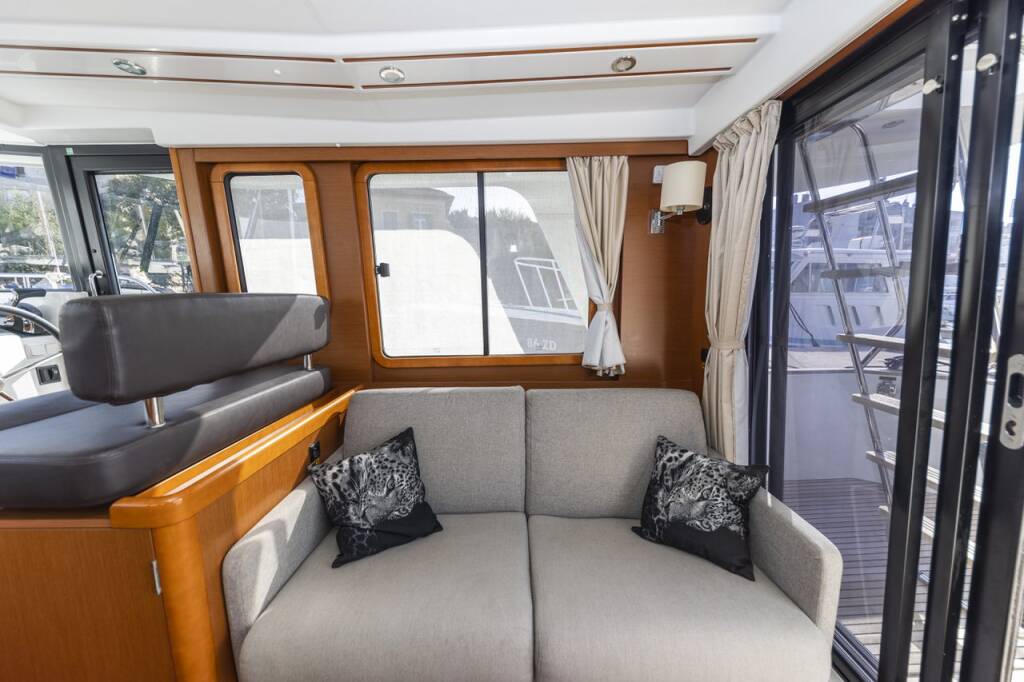 Motorboot Swift Trawler 34 Blue Sky
