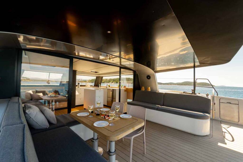 Vaan R4 Electric Silence