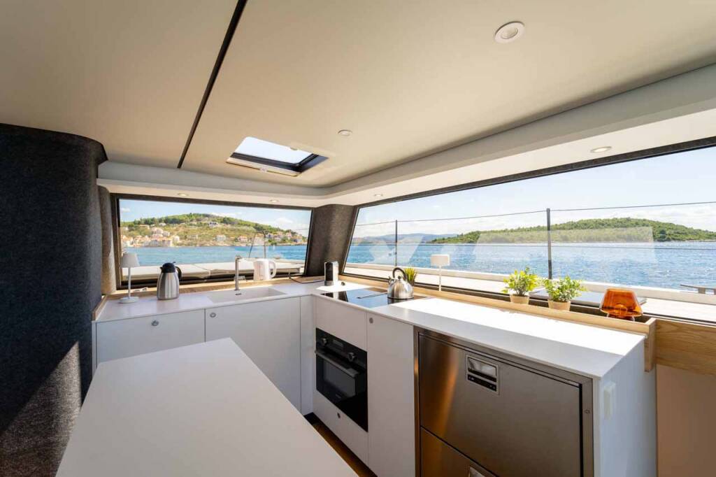 Vaan R4 Electric Silence