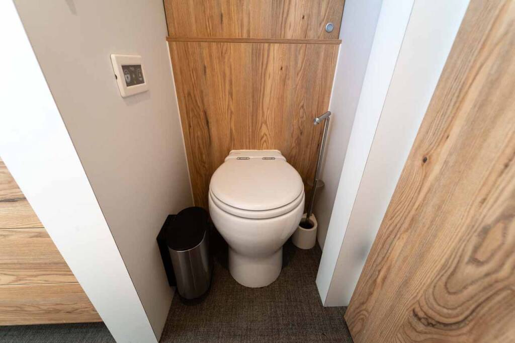 Vaan R4 Electric Silence