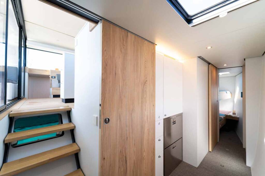 Vaan R4 Electric Silence