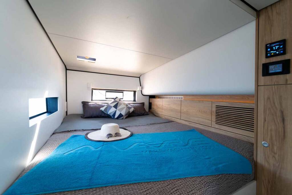 Vaan R4 Electric Silence