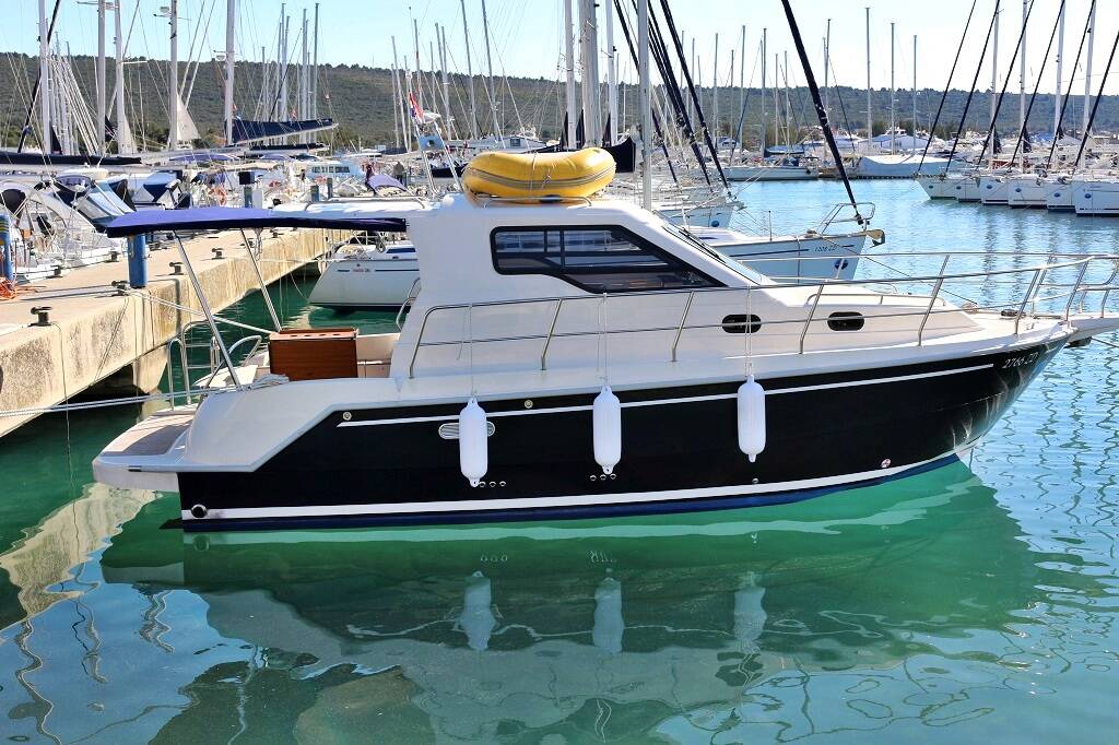 Motorboot Vektor 950 Rava