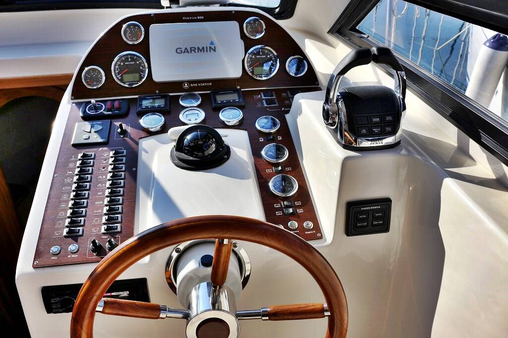 Motorboot Vektor 950 Rava