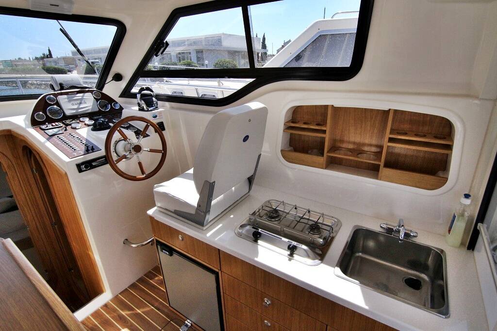 Motorboot Vektor 950 Rava
