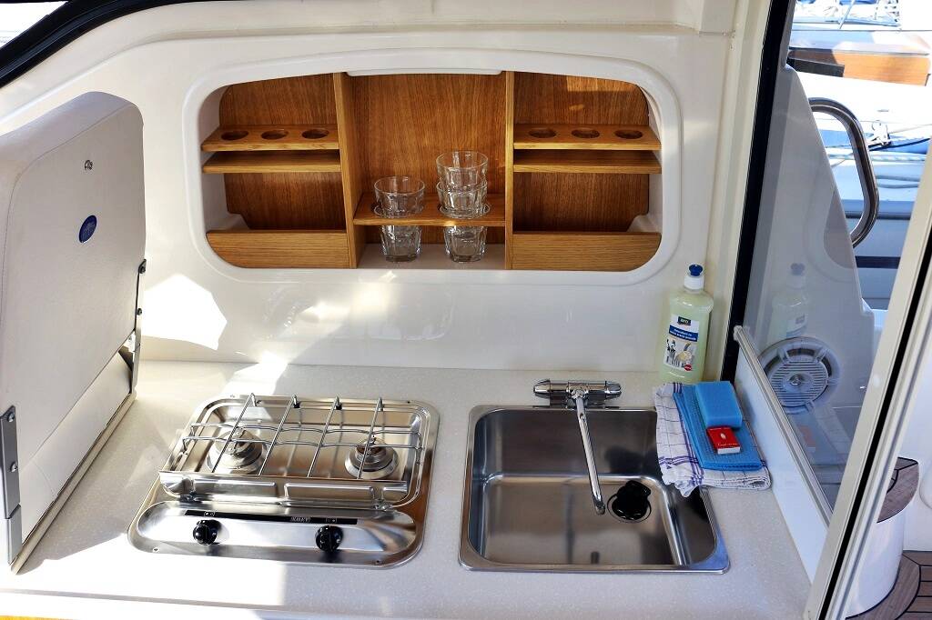Motorboot Vektor 950 Rava