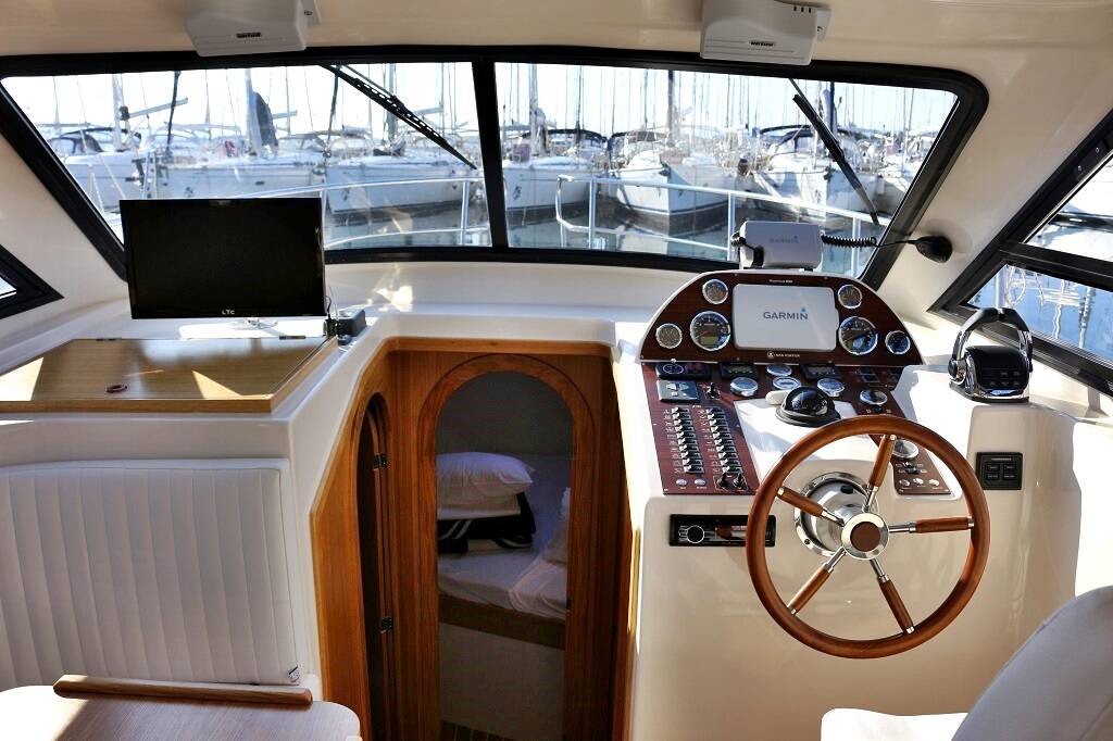 Motorboot Vektor 950 Rava