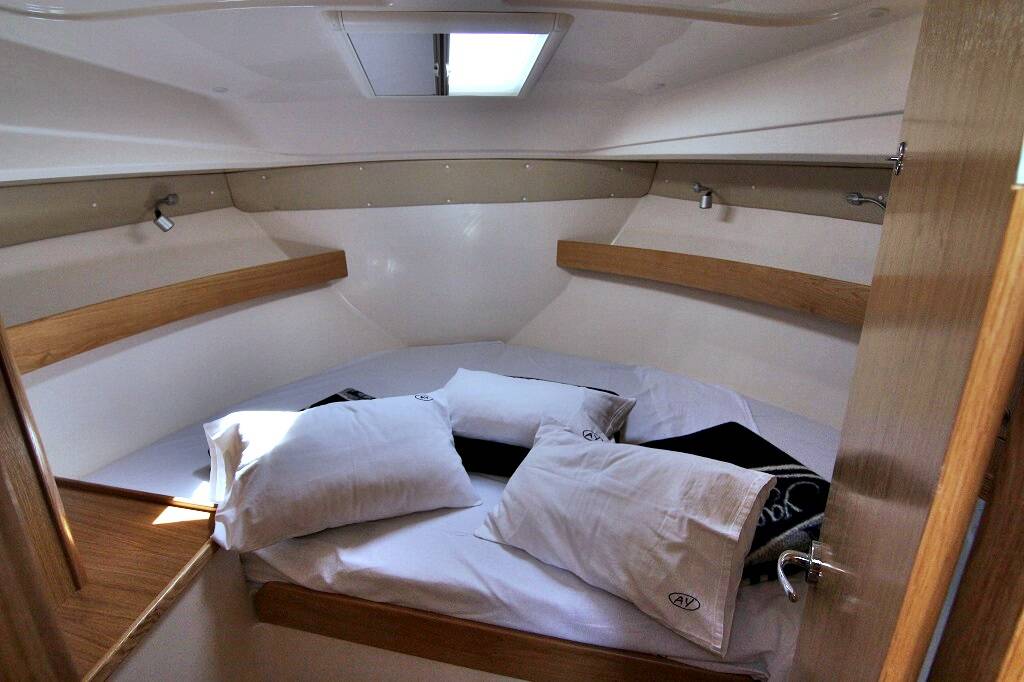 Motorboot Vektor 950 Rava