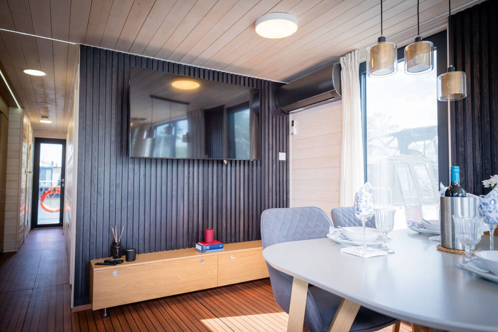 House boat Woma D13 RedWine