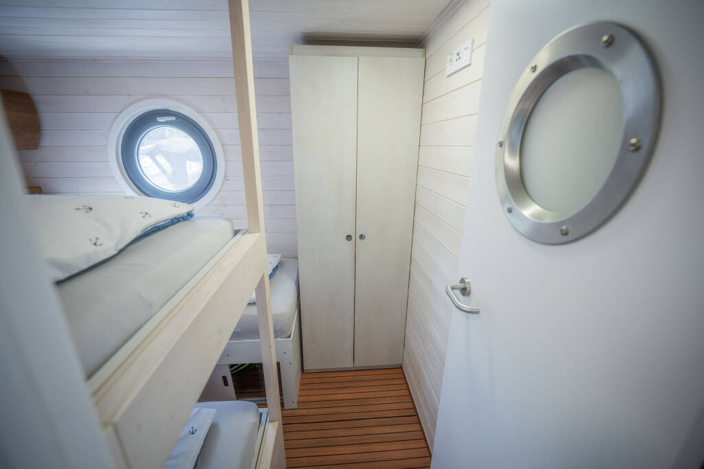 House boat Woma D13 RedWine