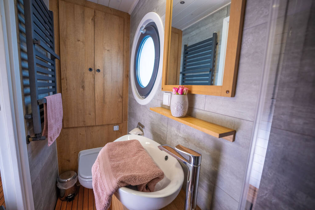 House boat Woma D13 RedWine