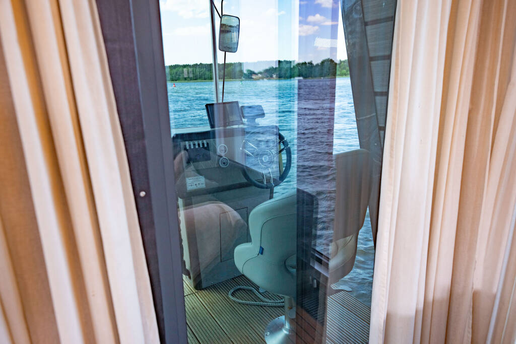 House boat Woma D13 RedWine