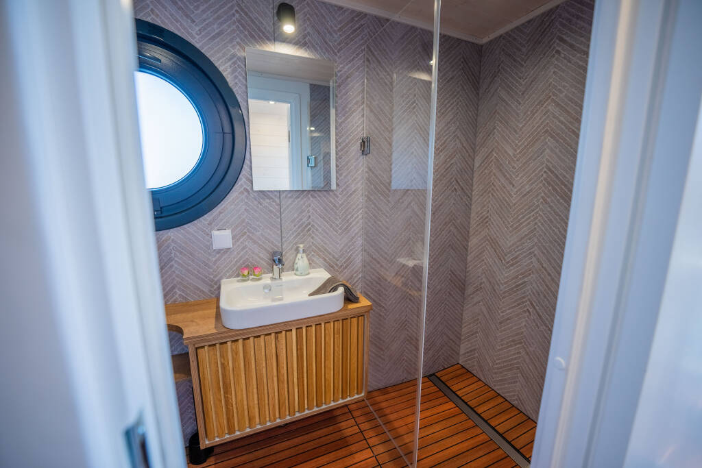 House boat Woma D13 Elements